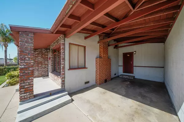 4619 E El Monte Way, Fresno, CA 93702