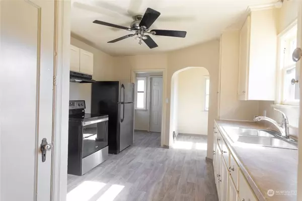 6223 E Portland AVE, Tacoma, WA 98404