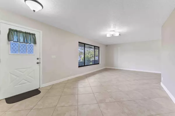 7744 S Nemec DR, Lake Clarke Shores, FL 33406