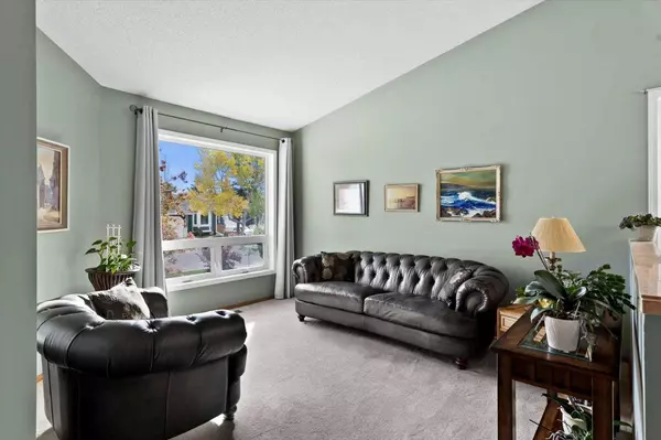 33 Sun Harbour WAY SE, Calgary, AB T2X 3C6