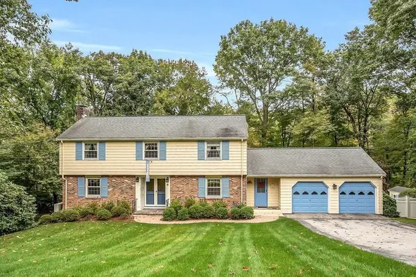 4 Embassy Ln, Andover, MA 01810