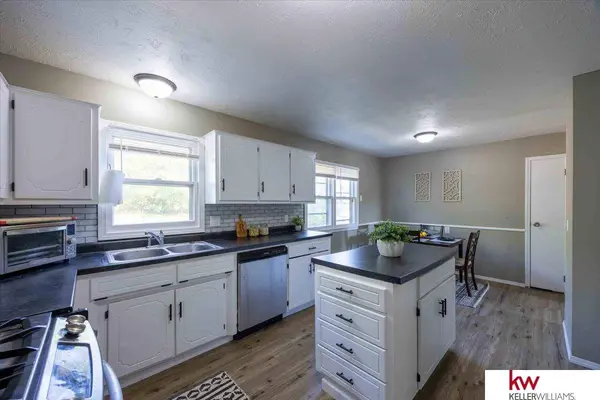 8116 Valley Road, La Vista, NE 68128