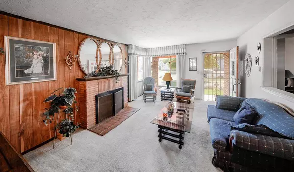 4619 E El Monte Way, Fresno, CA 93702