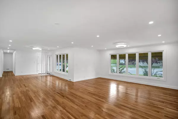 1193 S River RD, Des Plaines, IL 60016