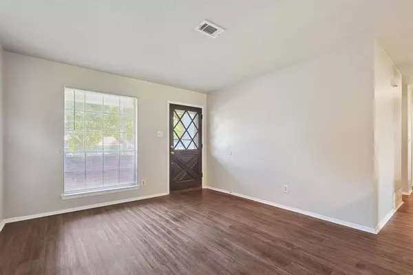 330 E Davis Street, Duncanville, TX 75116