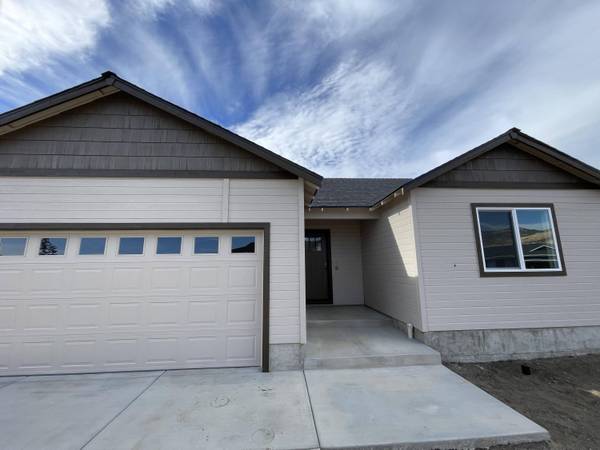 319 Christopher WAY, Talent, OR 97540