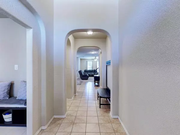 157 Creek Terrace Drive, Saginaw, TX 76131