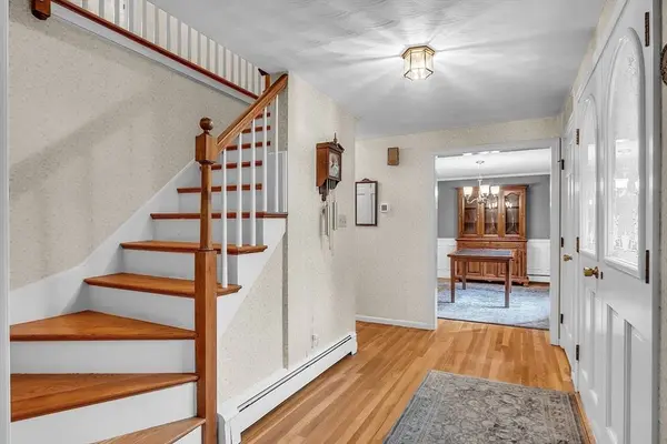 4 Embassy Ln, Andover, MA 01810