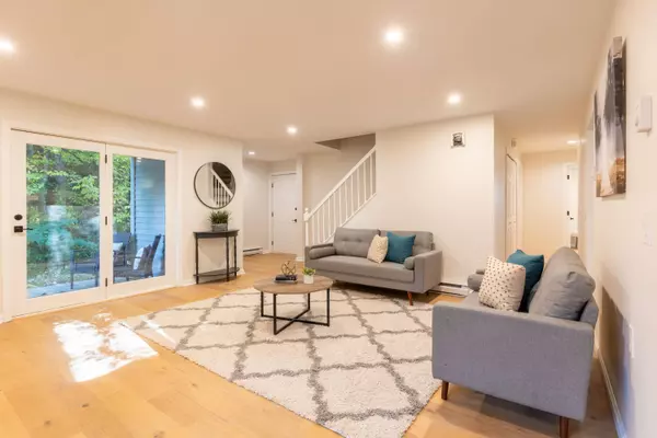 6 Settlers CT #303, Portland, ME 04103