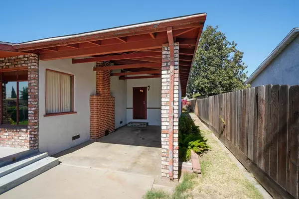 4619 E El Monte Way, Fresno, CA 93702