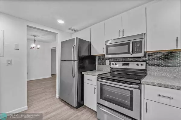 7000 NW 17th St  #219, Plantation, FL 33313