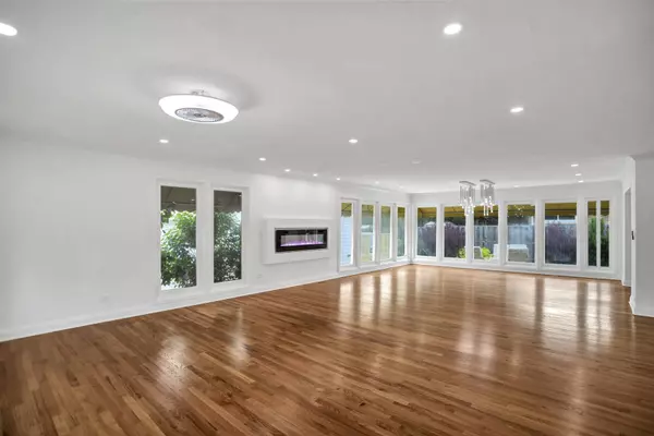 1193 S River RD, Des Plaines, IL 60016