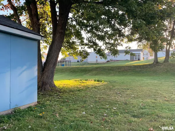 827 S 16TH ST, Quincy, IL 62301