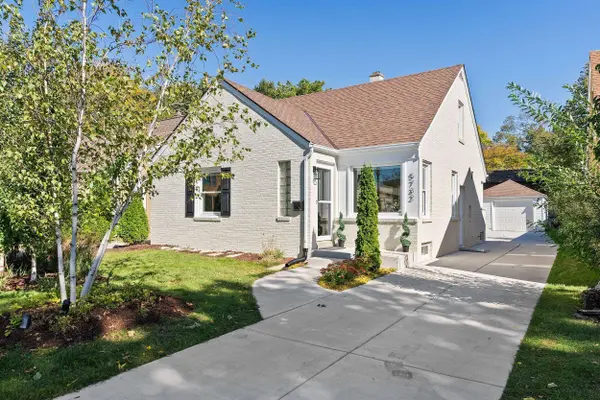 5732 N Lydell, Whitefish Bay, WI 53217