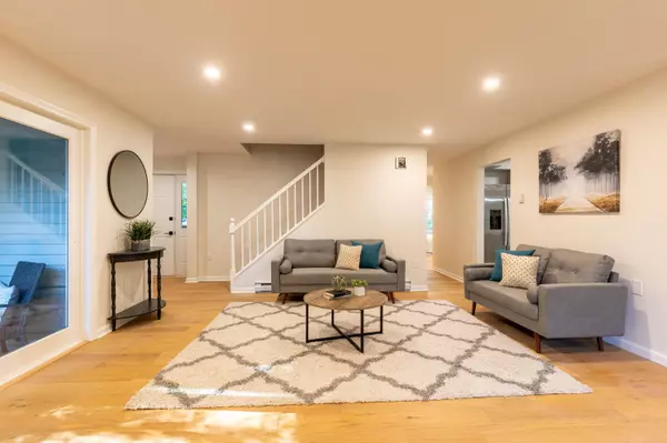 6 Settlers CT #303, Portland, ME 04103