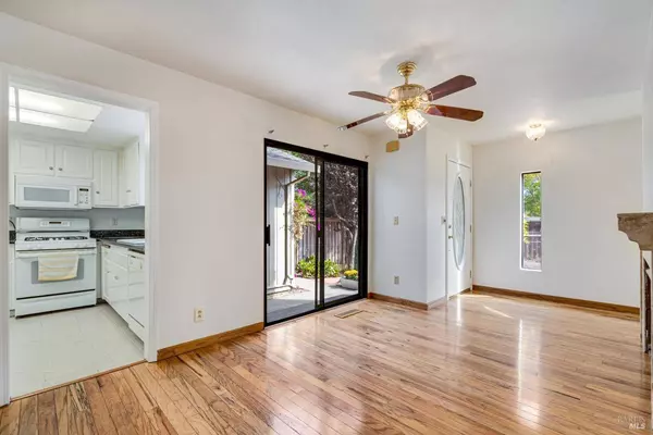 1 Blossom CT E, Napa, CA 94558