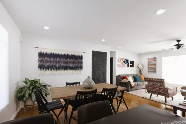 425 LYNWOOD AVE, San Antonio, TX 78212-2237