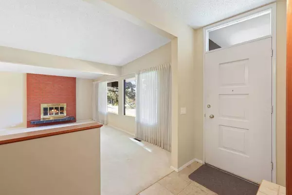 5116 48 ST NW, Calgary, AB T3A 0S9