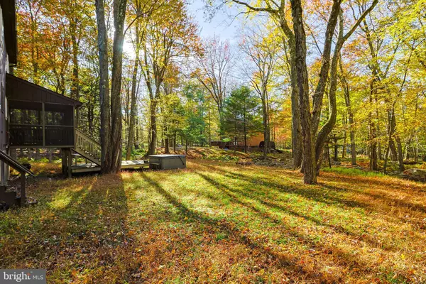 1083 APOLLO DR, Gouldsboro, PA 18424