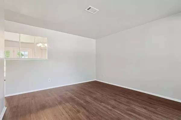 330 E Davis Street, Duncanville, TX 75116