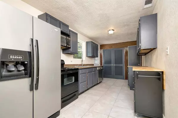 516 Corry A Edwards Drive, Kennedale, TX 76060