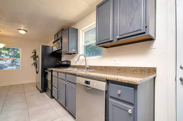 516 Corry A Edwards Drive, Kennedale, TX 76060