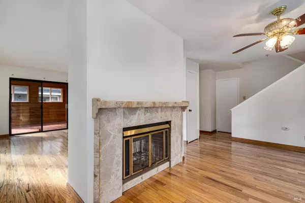 1 Blossom CT E, Napa, CA 94558