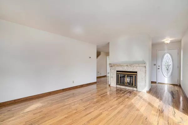 1 Blossom CT E, Napa, CA 94558