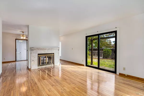 1 Blossom CT E, Napa, CA 94558