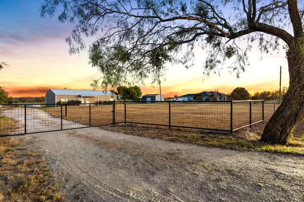 1424 Kirkland Hill Rd, Axtell, TX 76624-1115