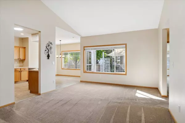 1458 Ravoux LN, Chaska, MN 55318