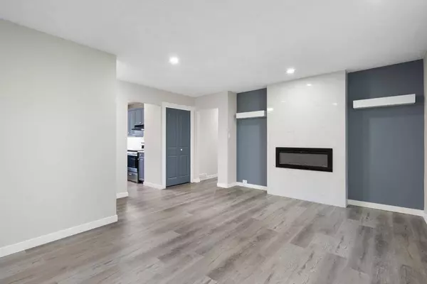 3252 33A AVE SE, Calgary, AB T2B 0K3