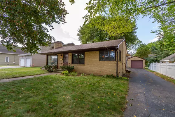 319 N Green ST, Carpentersville, IL 60110