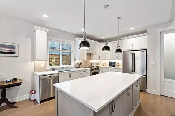 1036 Brookfield Cres, Parksville, BC V9P 0E3