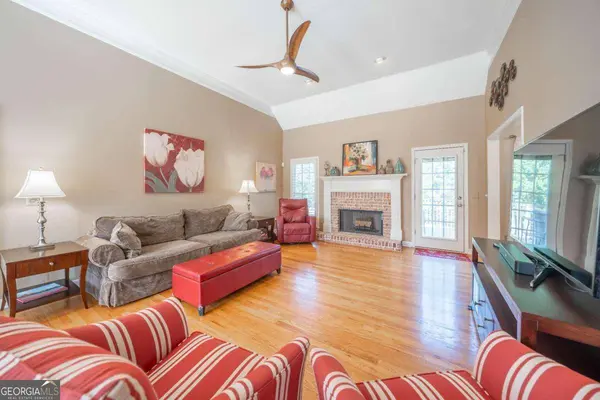 25 Hampton LN, Cartersville, GA 30120