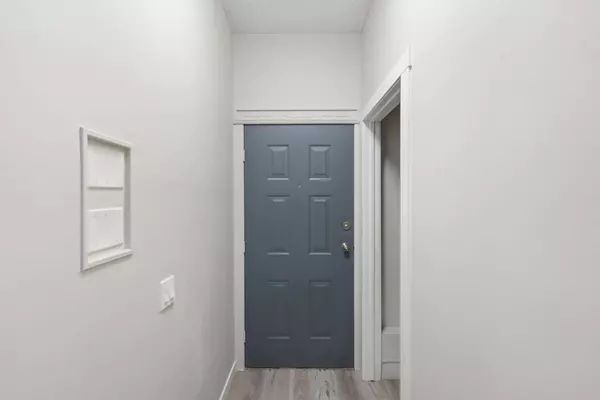 3252 33A AVE SE, Calgary, AB T2B 0K3