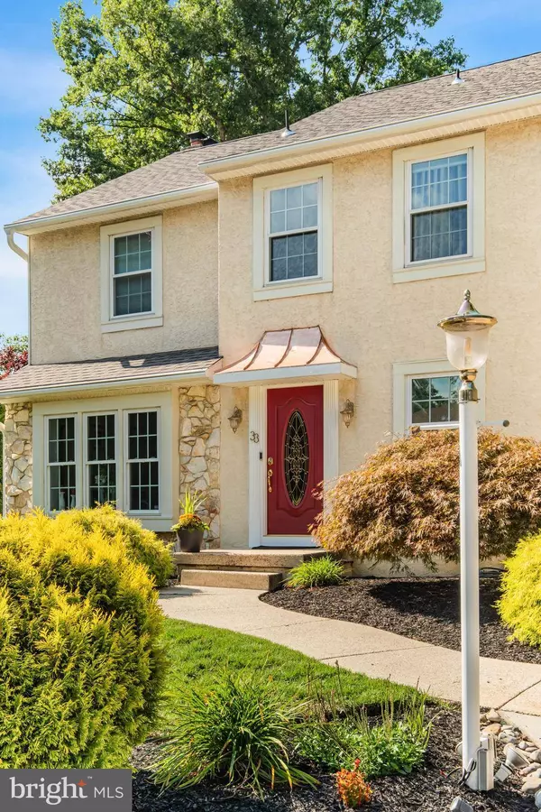 33 WHITECHAPEL DR, Mount Laurel, NJ 08054