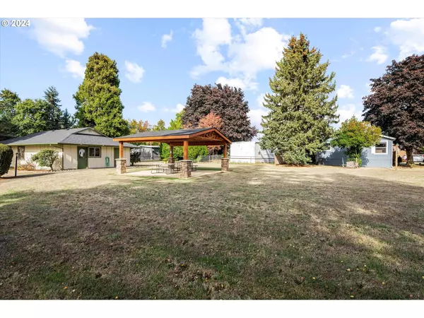 18780 CENTRAL POINT RD, Oregon City, OR 97045