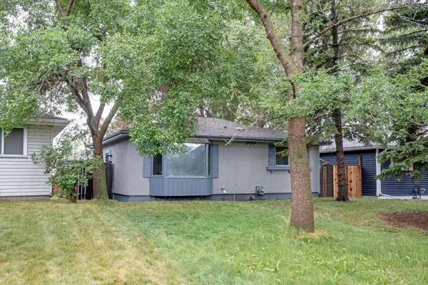 3252 33A AVE SE, Calgary, AB T2B 0K3