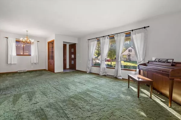 5714 N 92nd STREET, Milwaukee, WI 53225