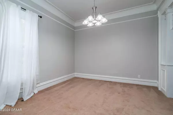 601 5TH ST S, Grand Forks, ND 58201