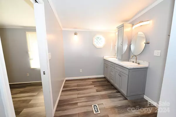 103 E Trace DR, Newton, NC 28658