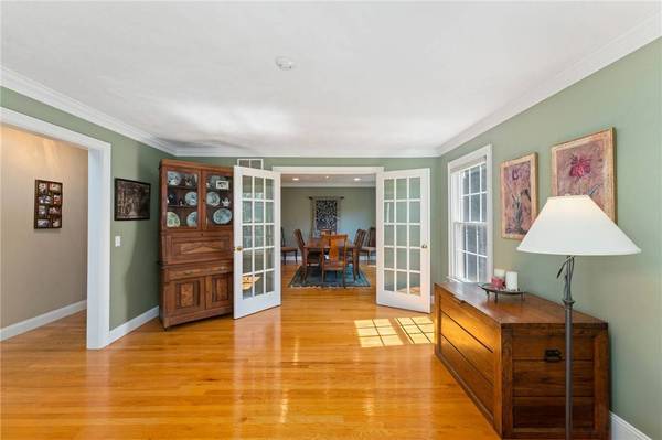 5 Spring House LN, Cumberland, RI 02864