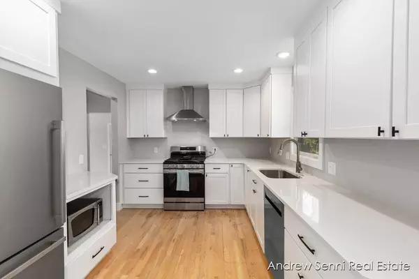 1261 3 Mile NE Road, Grand Rapids, MI 49505