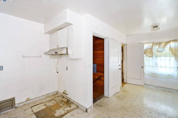 562 Montclair Ave, Oakland, CA 94606