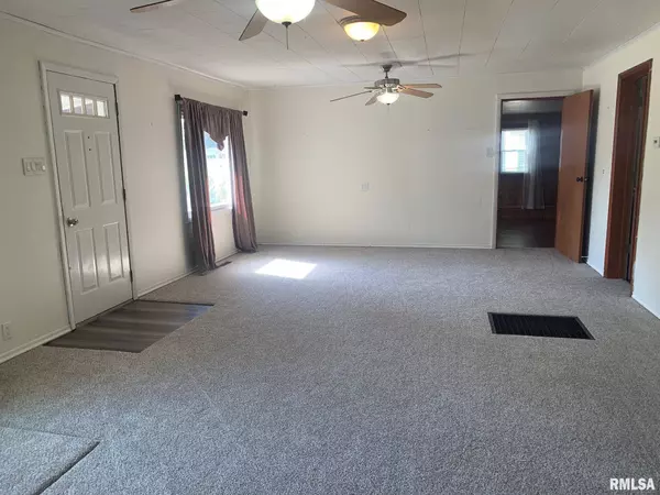 918 W JEFFERSON ST, Pittsfield, IL 62363