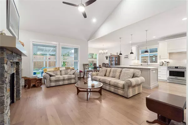 1036 Brookfield Cres, Parksville, BC V9P 0E3