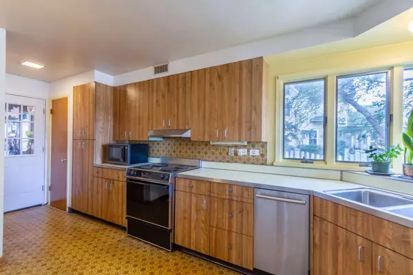 319 N Green ST, Carpentersville, IL 60110