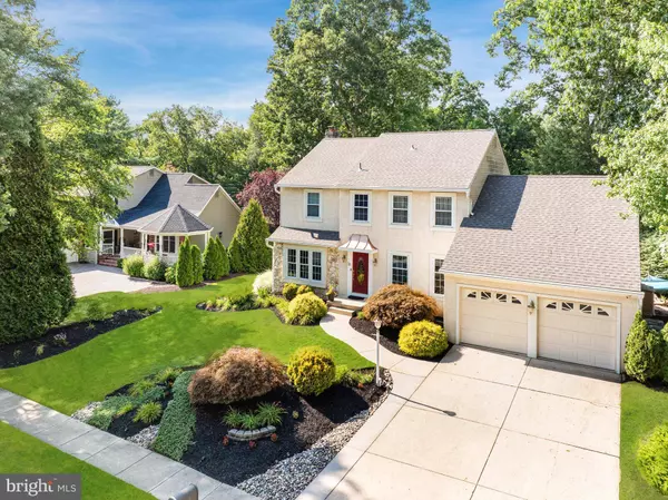 33 WHITECHAPEL DR, Mount Laurel, NJ 08054