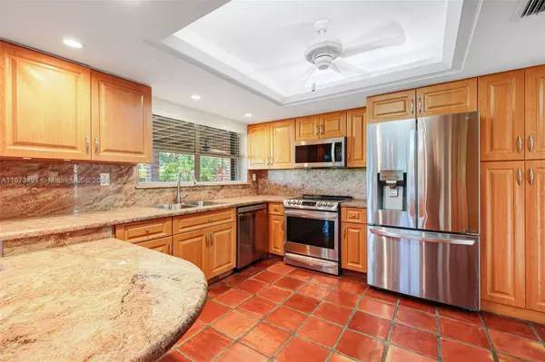 9780 SW 103 Ave Rd, Miami, FL 33176